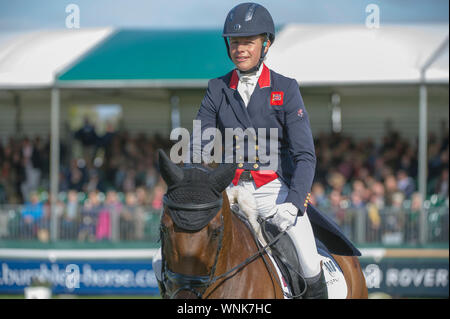 Stamford, Regno Unito. 06 Sep, 2019. Venerdì 6 settembre 2019. Land Rover Burghley Horse Trials, Stamford, Lincolnshire UK. Fase di dressage il giorno 2 di 4.Izzy Taylor (GBR) riding Springpower Credito: Julie Priestley/Alamy Live News Foto Stock