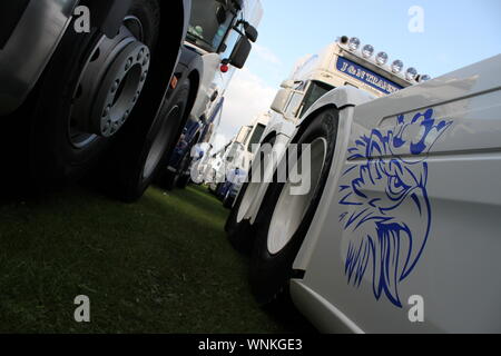 Un dettaglio di un pezzo di verniciatura visto su un autocarro Scania a Causeway Coast Truckfest 2019 Foto Stock