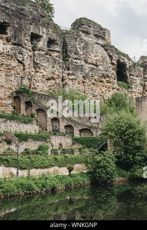 Città di Lussemburgo, Lussemburgo - 19 Maggio 2019: Vista di Bock Casemates, un vasto complesso di gallerie sotterranee e gallerie in Lussemburgo usato come bomba della seconda guerra mondiale Foto Stock