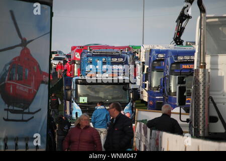 Una foto della Air Ambulance visto dal lato di un autocarro Woodsides a Causeway Coast Truckfest 2019 Foto Stock