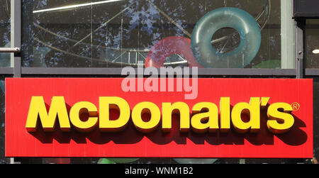 DUEREN, Germania - circa agosto 2019: McDonald's sign Foto Stock