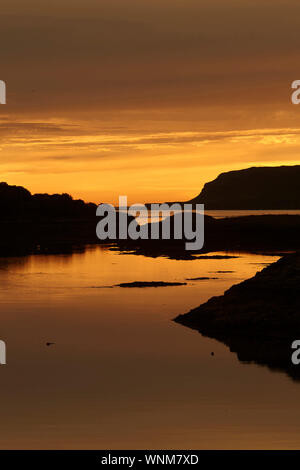 Tramonto sul Loch Tauth Laggan Bay, Ulva, Isle of Mull, Scotland, Regno Unito. Foto Stock