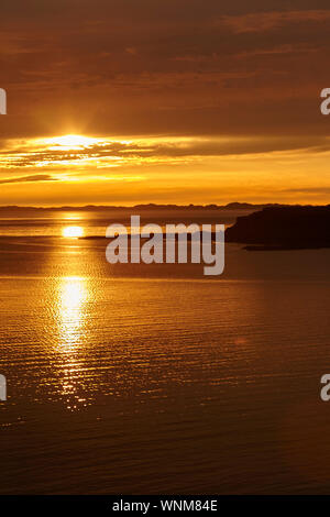 Tramonto sul Loch Tauth Laggan Bay, Isle of Mull, Scotland, Regno Unito. Foto Stock