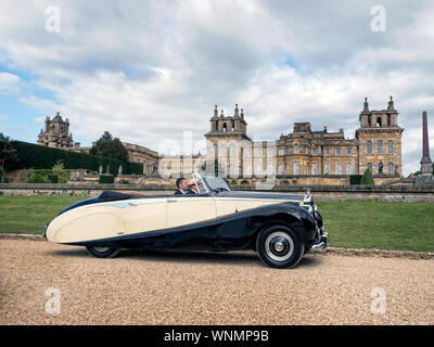 1953 Rolls Royce Silver Wraith Drophead Coupe a Salon Prenotazione Blenheim Palace 9/2019 Foto Stock