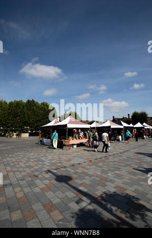 Il mercato della carta avviene ogni martedì e sabato nella storica piazza del mercato Foto Stock