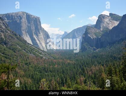 Paesaggio e vista sulle montagne del parco nazionale di Yosemite Foto Stock