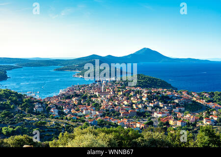 Vista panoramica del croatian isola di Lussino nel golfo di Quarnero ore diurne Foto Stock