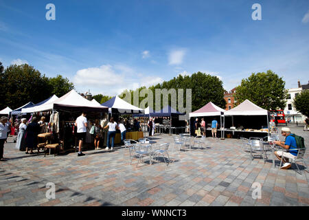 Il mercato della carta avviene ogni martedì e sabato nella storica piazza del mercato Foto Stock