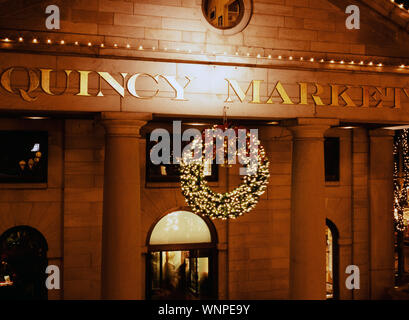 Quincy Market a Christmastime Foto Stock