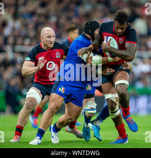 Newcastle, Regno Unito. 06 Sep, 2019. 6 settembre 2019; St James Park, Newcastle, Tyne and Wear, Inghilterra; Internazionale di Rugby, tra Inghilterra e Italia; Courtney Lawes di Inghilterra è affrontato - solo uso editoriale. Credit: Azione Plus immagini di sport/Alamy Live News Foto Stock