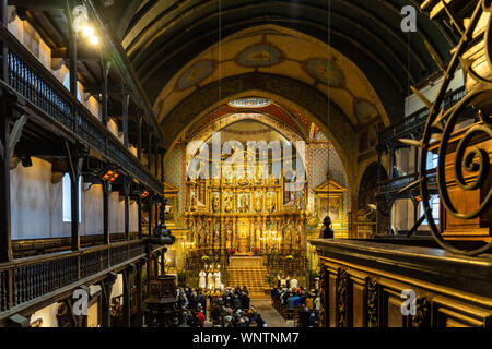 Interno del St. Jean Baptiste chiesa (San Giovanni Battista), uno il più importante punto di riferimento di Saint Jean de Luz. Saint Jean de Luz, Francia, 2 gennaio Foto Stock