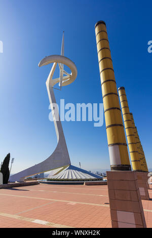 Barcellona, Spagna - 22 Febbraio 2019 - Torre de Comunicacions de Montjuïc (Monjuic torre di comunicazione) è stato costruito per il 1992 Olimpiadi di estate Foto Stock