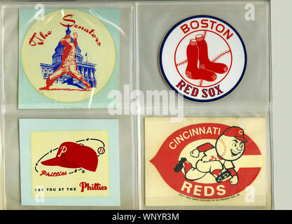 Vintage Major League Baseball team logo decalcomanie circa degli anni cinquanta e sessanta. Foto Stock