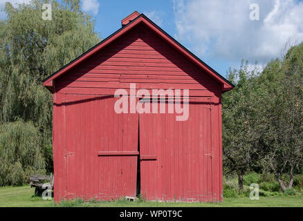 Foto di un fienile in Upstate New York. Girato in un giorno d'estate in agosto. Foto Stock