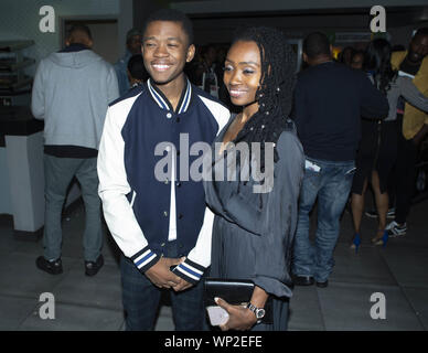 Newark, New Jersey, USA. 6 Sep, 2019. Da sinistra pazienza MPUMLWANA (madre), JHAMELA MPUMLWANA ('Star Trek Discovery'' attore) appaiono durante il tappeto rosso evento per "l'etica aziendale'' premiere con Lorenz Tate a Newark Cineplex 12 movie theater del quarto anno Newark International Film Festival (NewarkIFF) in Newark, New Jersey. Il festival si svolge dal 4 settembre e termina il 9 settembre 2019 con una cerimonia di premiazione presso il Museo di Newark. Credito: Brian ramo Prezzo/ZUMA filo/Alamy Live News Foto Stock