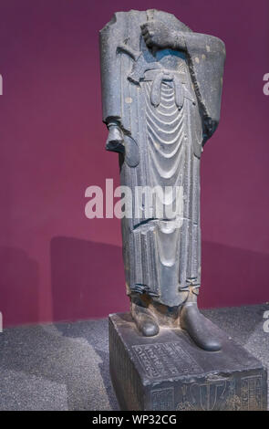 Statua di re Dario, Susa, Khusestan, Museo di Iran antico, Museo Nazionale dell'Iran, Teheran, Iran Foto Stock