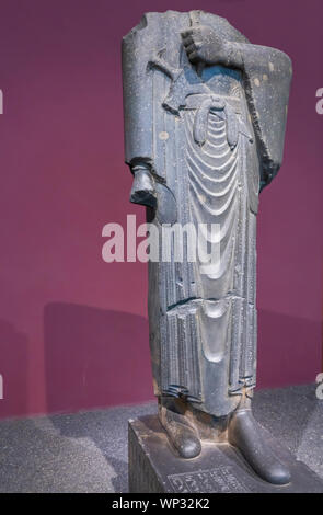 Statua di re Dario, Susa, Khusestan, Museo di Iran antico, Museo Nazionale dell'Iran, Teheran, Iran Foto Stock