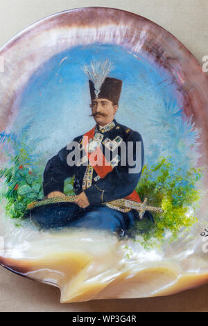 Naser al-Din Shah Qajar (1831-1896), Nassereddin Shah Qajar, ritratto in madreperla, Golestan Palace, Teheran, Iran Foto Stock