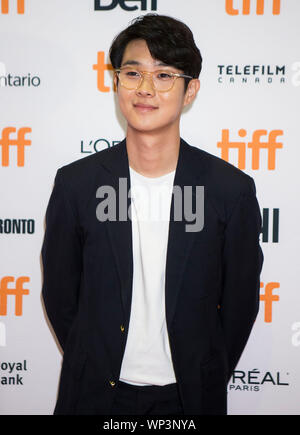 Toronto, Canada. 6 Sep, 2019. Attore Choi Woo-shik pone per le foto prima della Canadian premiere del film "parassita" al Teatro Ryerson durante il 2019 Toronto International Film Festival (TIFF) a Toronto, Canada, Sett. 6, 2019. Credito: Zou Zheng/Xinhua Foto Stock