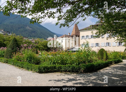 Bressanone - Bressanone, Italia - 31 agosto 2019: l'Hofgarten Giardini in autunno. Spazio tranquillo. Foto Stock