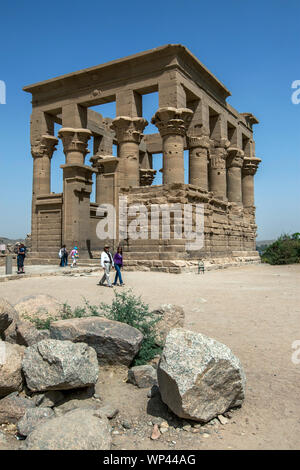 Il Chiosco di Traiano a Philae. Philae (Agilqiyya Isola) date dal trentesimo dinastia ed è uno dei templi meglio conservati in Egitto. Foto Stock