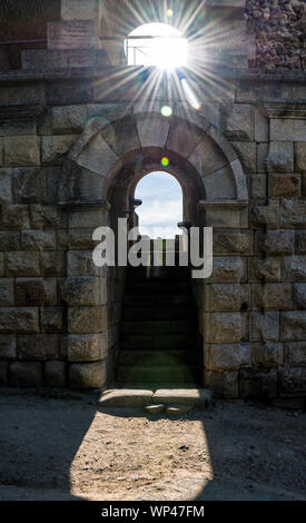 Stretto ingresso al teatro romano di Merida a sud Spagna Foto Stock