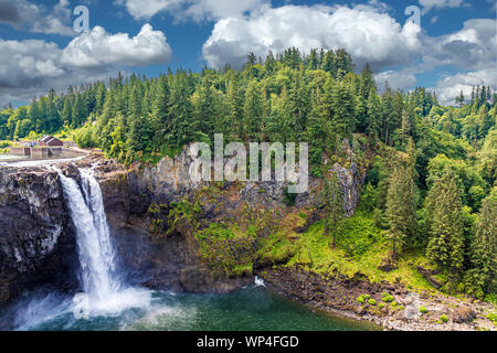 Vista di Snoqualmie Falls, nei pressi di Seattle nel nord-ovest del Pacifico Foto Stock