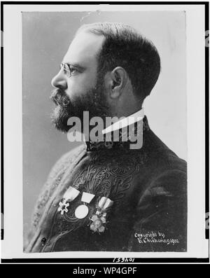 John Philip Sousa, testa e spalle ritratto, rivolto verso sinistra, banda di usura uniforme con le medaglie Foto Stock