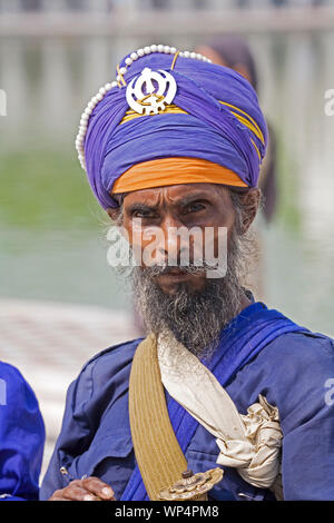 New Delhi, India, 2 settembre 2019 Ritratto di Sika religioso indù uomo al Bangla Shib Gurudwara Sika Grande Tempio di New Delhi India Foto Stock