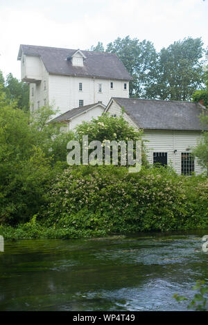 Old Mill presso il fiume stour a Chilham Kent Foto Stock