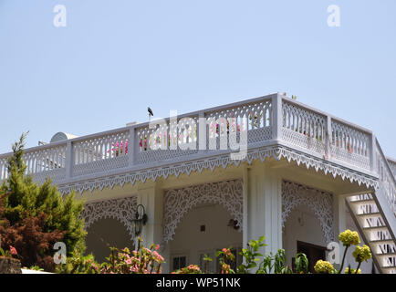 Delizia Homestay tradizionale dipinto di bianco guest house Foto Stock