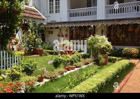 Delizia Homestay tradizionale dipinto di bianco guest house Foto Stock