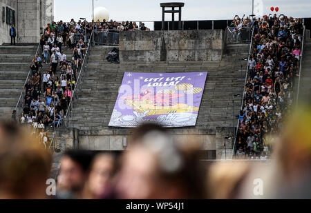 Berlino, Germania. 07Th Sep, 2019. Visitatori arrivano al Lollapalooza Festival Berlino per motivi di lo Stadio Olimpico. Credito: Britta Pedersen/dpa-Zentralbild/dpa/Alamy Live News Foto Stock