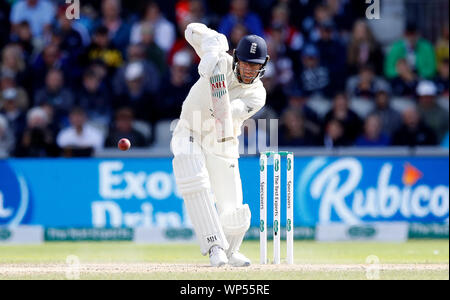 L'Inghilterra del martinetto Leach colpisce un quattro mentre batting durante il giorno 4 del quarto ceneri Test a Emirates Old Trafford, Manchester. Foto Stock