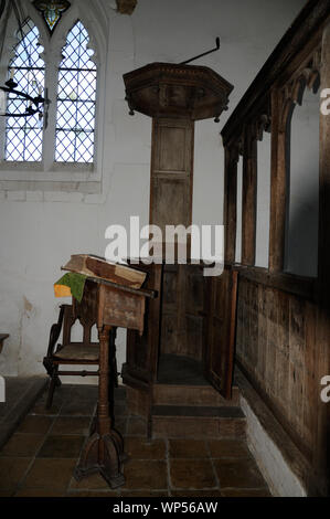 Il pulpito in Santa Maria Vergine Chiesa Gravemhurst inferiore, Bedfordshire. St Mary è mantenuta dalle chiese superflue Fund Foto Stock