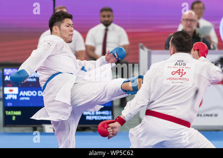 Tokyo, Giappone. 7 Sep, 2019. Daiki Ando del Giappone (blu) combatte contro Angel Georgieff di Australia (rosso) durante il repechage maschile di Kumite è 84 kg categoria al Karate1 Premier League Tokyo 2019. Il Karate1 Premier League si terrà dal 6 Settembre al 8 al Nippon Budokan. Il KarateÂ farà il suo debutto appearanceÂ presso il Tokyo 2020 giochi olimpici estivi. Daiki Ando ha vinto lo scontro. Credito: Rodrigo Reyes Marin/ZUMA filo/Alamy Live News Foto Stock