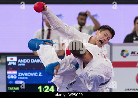 Tokyo, Giappone. 7 Sep, 2019. Daiki Ando del Giappone (rosso) combatte contro Zvonimir Zivkovic di Croazia (blu) durante il repechage maschile di Kumite è 84 kg categoria al Karate1 Premier League Tokyo 2019. Il Karate1 Premier League si terrà dal 6 Settembre al 8 al Nippon Budokan. Il KarateÂ farà il suo debutto appearanceÂ presso il Tokyo 2020 giochi olimpici estivi. Daiki Ando ha vinto lo scontro. Credito: Rodrigo Reyes Marin/ZUMA filo/Alamy Live News Foto Stock