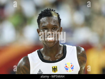 Shanghai, Cina. 7 Sep, 2019. Dennis Schroder di Germania sorrisi durante il gruppo P match tra la Germania e il Senegal al 2019 FIBA World Cup a Shanghai in Cina orientale, sul Sett. 7, 2019. Credito: Ding Ting/Xinhua/Alamy Live News Foto Stock