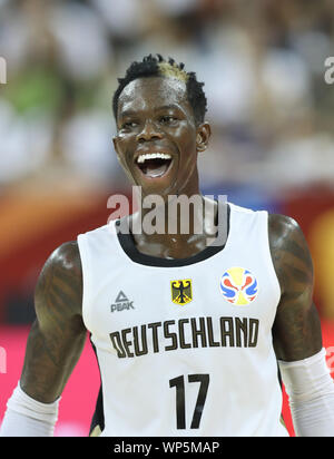 Shanghai, Cina. 7 Sep, 2019. Dennis Schroder di Germania sorrisi durante il gruppo P match tra la Germania e il Senegal al 2019 FIBA World Cup a Shanghai in Cina orientale, sul Sett. 7, 2019. Credito: Ding Ting/Xinhua/Alamy Live News Foto Stock