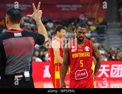 Il Dongguan, la Cina della provincia di Guangdong. 7 Sep, 2019. Derek Needham (R) del Montenegro reagisce durante il gruppo o corrispondenza tra il Montenegro e la Turchia al 2019 FIBA World Cup in Dongguan, Cina del sud della provincia di Guangdong, Sett. 7, 2019. Credito: Zhu Zheng/Xinhua/Alamy Live News Foto Stock