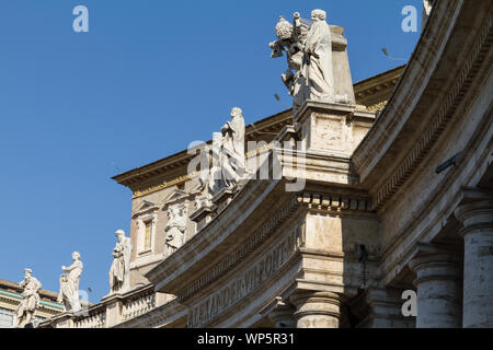 Ita: Vaticano. Piazza San Pietro. statue GER: Vatikan. Petersplatz. Statuen Foto Stock