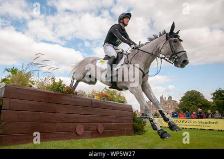 Stamford, Lincolnshire, Regno Unito, 7 settembre 2019, Oliver Townend (GB) & Ballaghmor Class durante la fase di Cross Country il giorno 3 delle prove del cavallo di Burghley Land Rover 2019, Credit: Jonathan Clarke/Alamy Live News Foto Stock