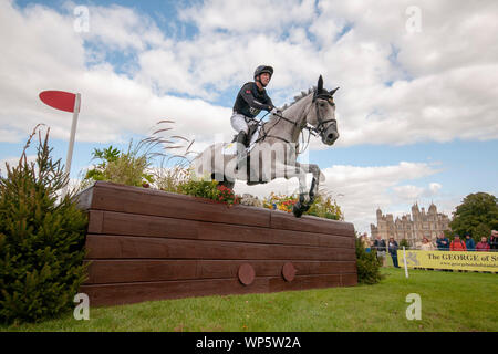 Stamford, Lincolnshire, Regno Unito, 7 settembre 2019, Oliver Townend (GB) & Ballaghmor Class durante la fase di Cross Country il giorno 3 delle prove del cavallo di Burghley Land Rover 2019, Credit: Jonathan Clarke/Alamy Live News Foto Stock