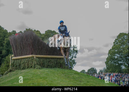 Stamford, Regno Unito, sabato 7 settembre, 2019. Sebastien Cavaillon riding Sarah D'argouges durante la Land Rover Burghley Horse Trials, Cross Country fase. © Julie Priestley/Alamy Live News Foto Stock