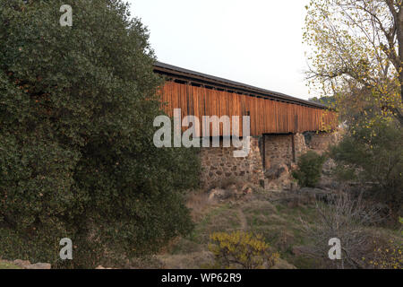 Knights Ferry bridge in Stanislas County, California, nella Sierra Foothills di montagna a est di Modesto Foto Stock