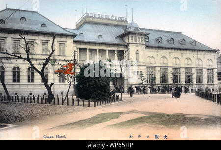 [ 1900 Giappone - Osaka Hotel ] - l'entrata frontale dell'Hotel di Osaka sull isola di Nakanoshima, Osaka. L'Hotel di Osaka è stata Osaka il premier Western hotel e vantava la luce elettrica, riscaldamento a vapore nonché personale madrelingua inglese. Nel 1924 (Taisho 13) fu distrutto da un incendio. Xx secolo cartolina vintage. Foto Stock