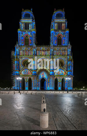 Chiesa di Santa Croce in Orleans, Francia. Illuminato con la tecnica denominata mapping Foto Stock