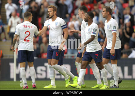 Londra, Regno Unito. 07Th Sep, 2019. Inghilterra celebrare dopo Harry Kane (2 L) ha segnato il loro secondo obiettivo durante UEFA EURO 2020 qualifica del gruppo un match tra Inghilterra e la Bulgaria allo Stadio di Wembley il 7 settembre 2019 a Londra, Inghilterra. (Foto di Matt Bradshaw/phcimages.com) Credit: Immagini di PHC/Alamy Live News Foto Stock