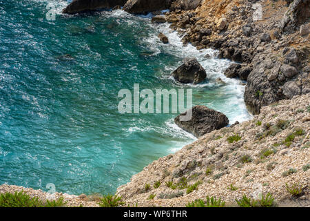 Rocky scenic mali bok orlec sulla spiaggia di Isola di Cherso Croazia Foto Stock