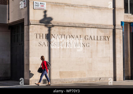 L'ala Sainsbury della National Gallery iscrizione Foto Stock